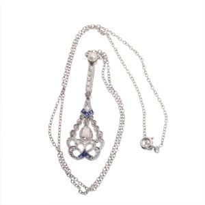 Belle �poque to Art Deco platinum pendant with rose cut diamonds, ca. 1920